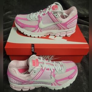 Nike Zoom Vomero 5 Hyper Pink Summit White | Women’s 9.5 Men’s 8 | New